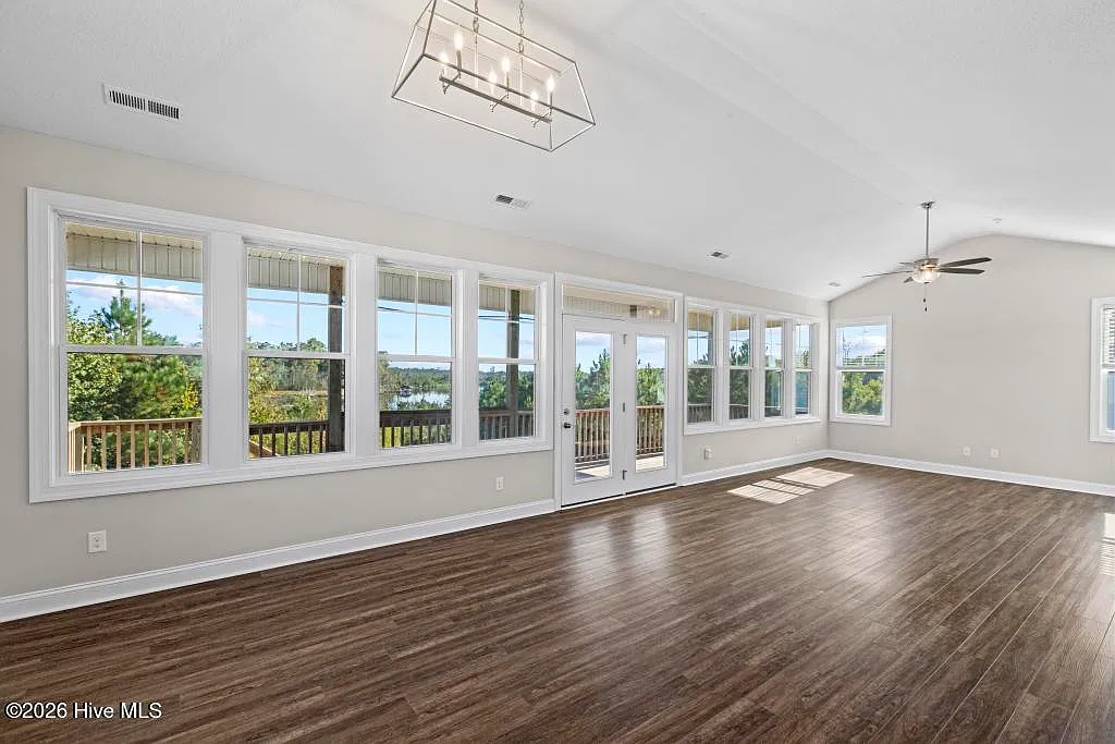 4 bed, 3.0 bath, $2,500 — Photo 3