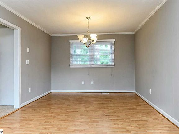 4th image of 105 Konnarock Cir