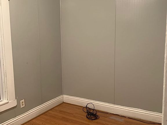 4th image of 77 Waverly St