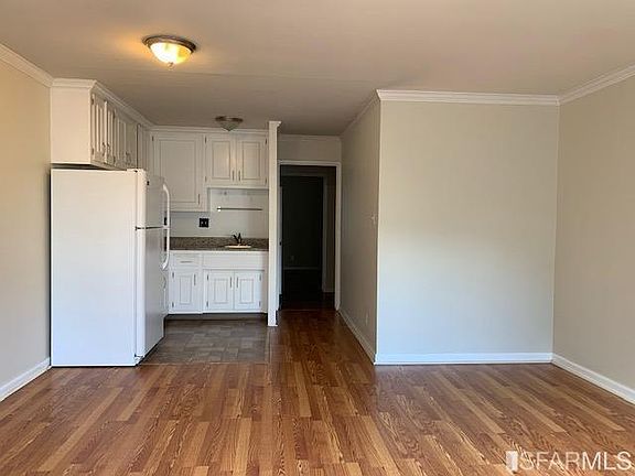 5th image of 407 29th St APT 3