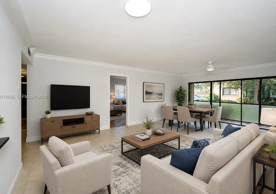 100 SE 7th St #1