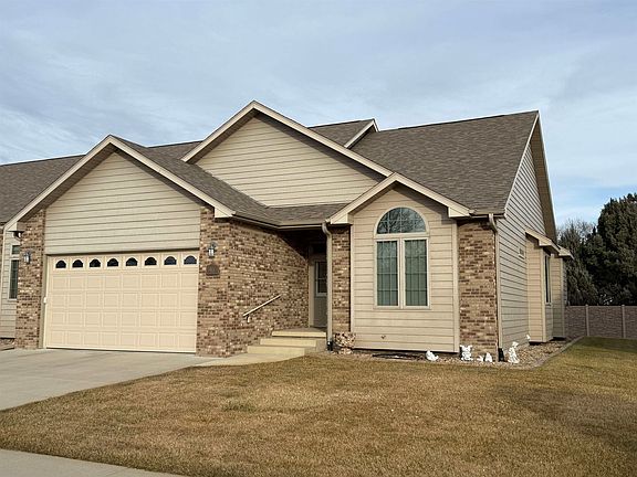 2nd image of 911 SANDSTONE DR