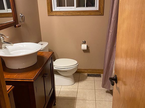 5th image of 4338 Maple Dr E