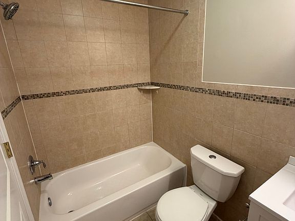 4th image of C1 Lily Ct #C1