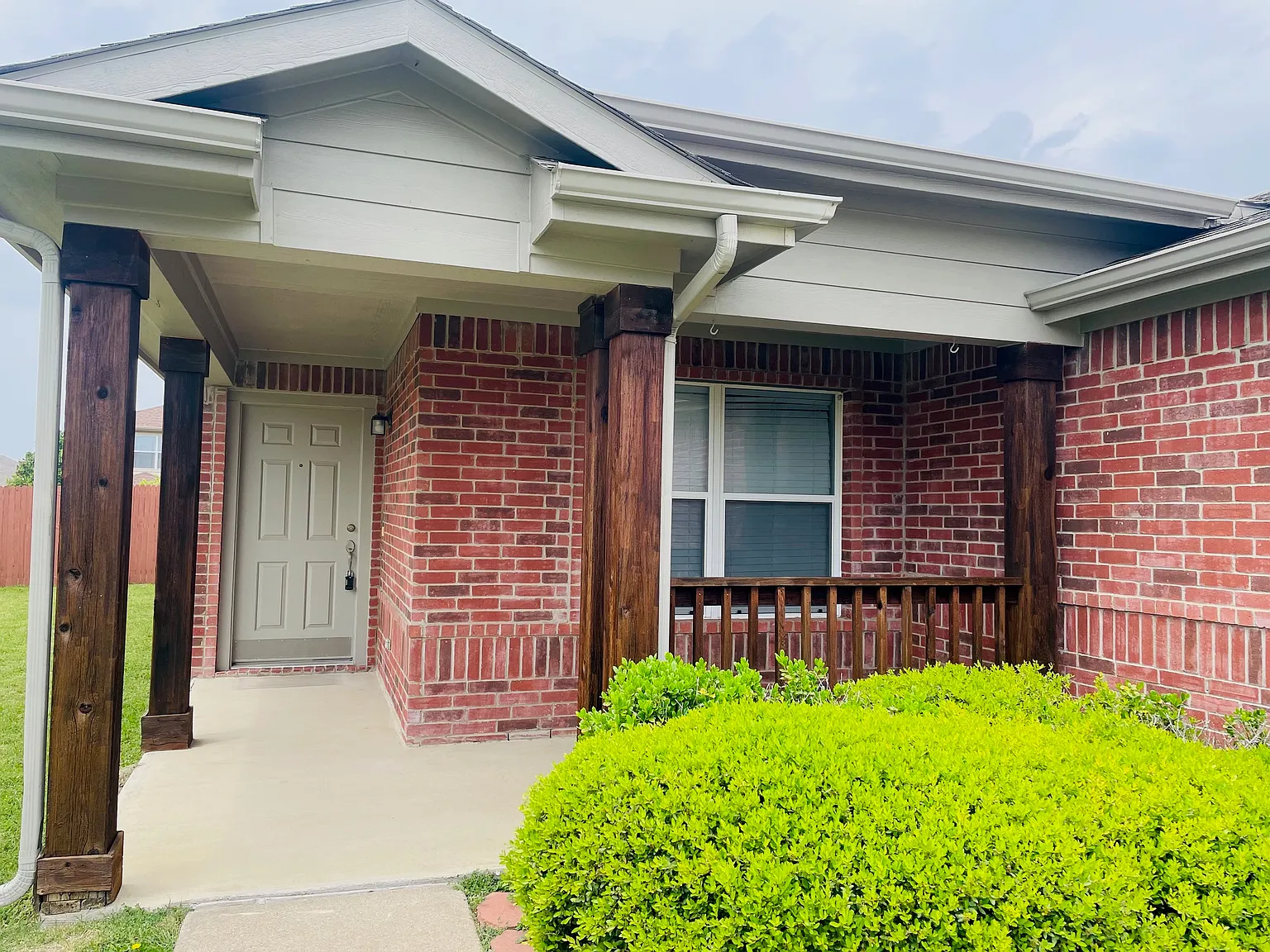 4 bed, 1740 sqft, $2,195 — Photo 2