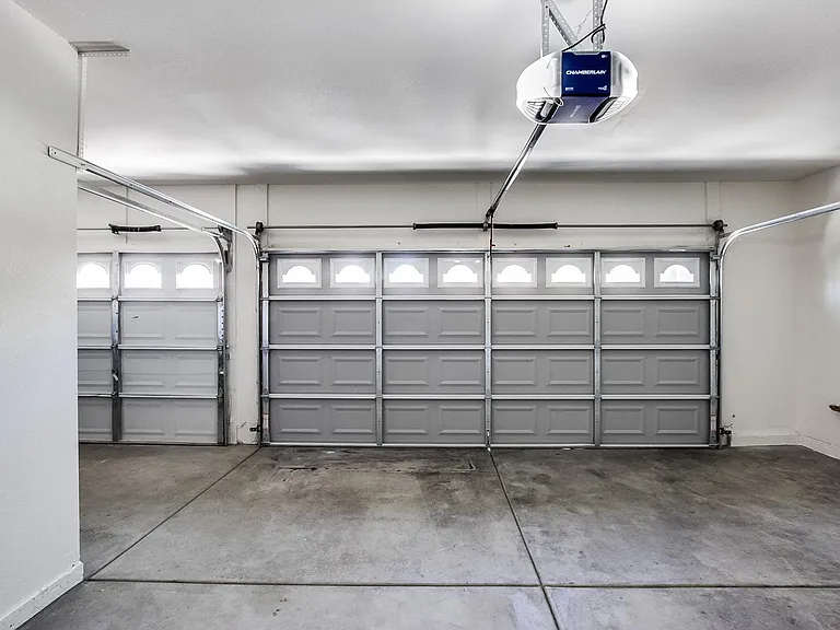 2.5 Car Garage