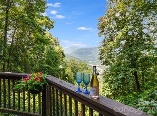 100 Chipmunk Ln, Maggie Valley, NC 28751