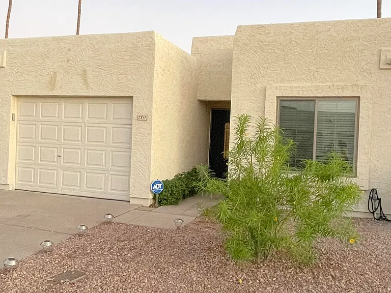 7811 E Park View Dr — Photo 2