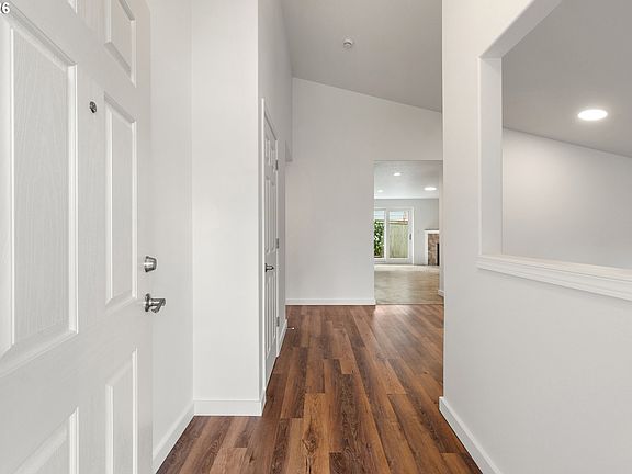 5th image of 13307 NE 50th Way