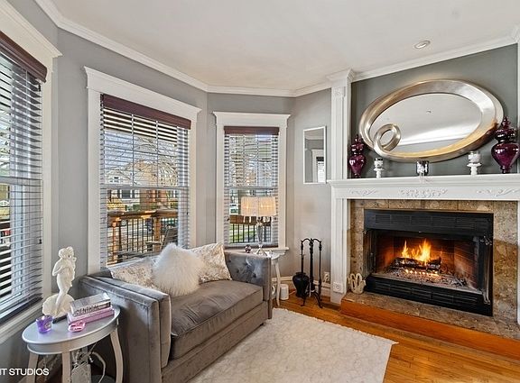 2nd image of 4624 N Leamington Ave
