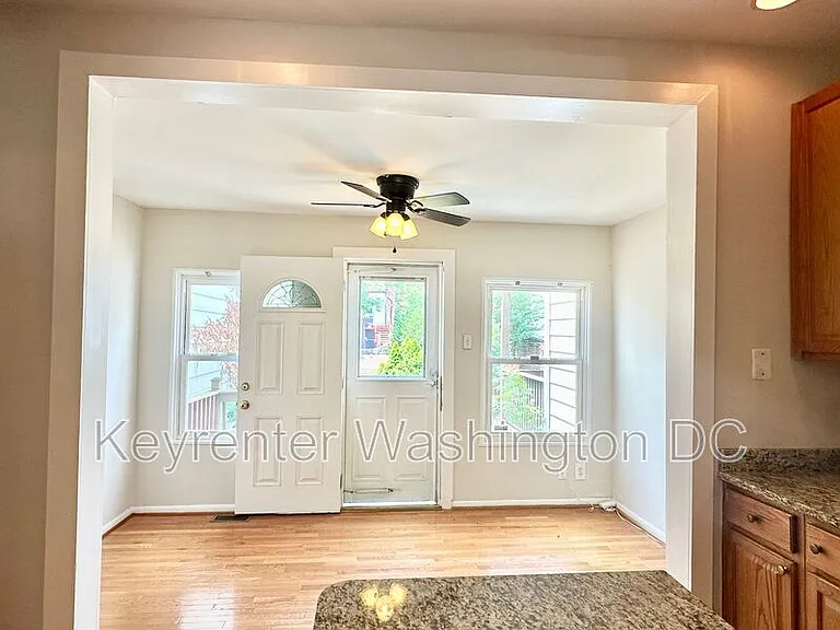 1528 8th St NW — Photo 12