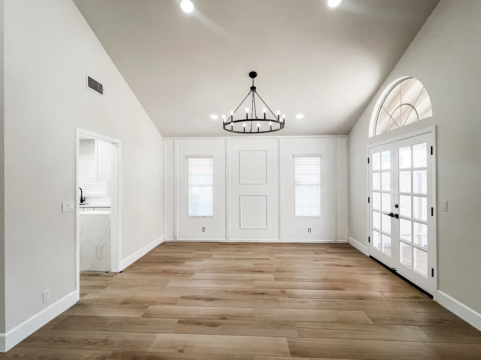 4 bed, 2200 sqft, $5,500 — Photo 4