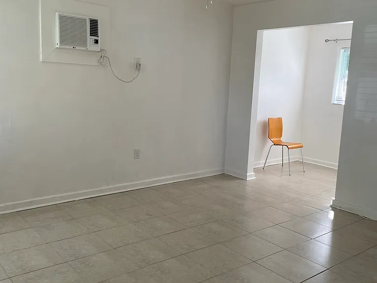 810 1st Ave NW #1 — Photo 9