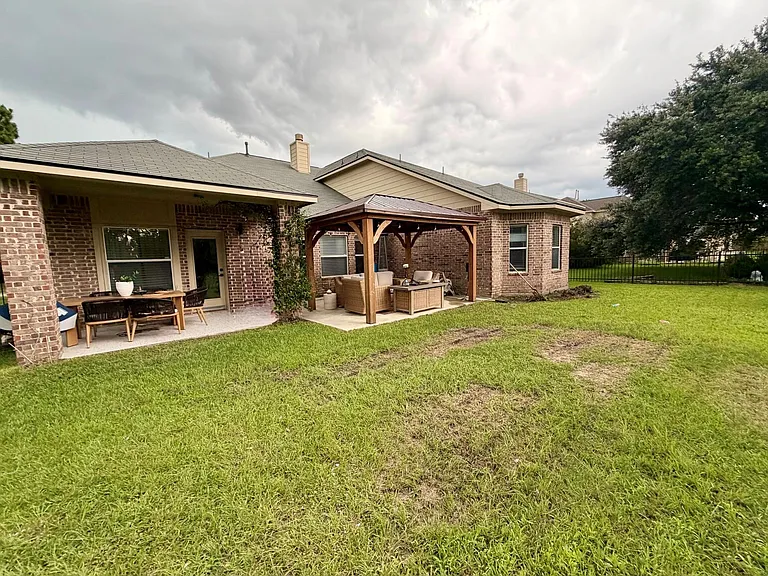 16927 Locust Springs Dr — Photo 25