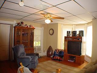 4th image of 486 Ashland Ave