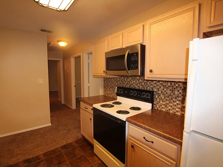 211 Willowbrook Ln — Photo 10
