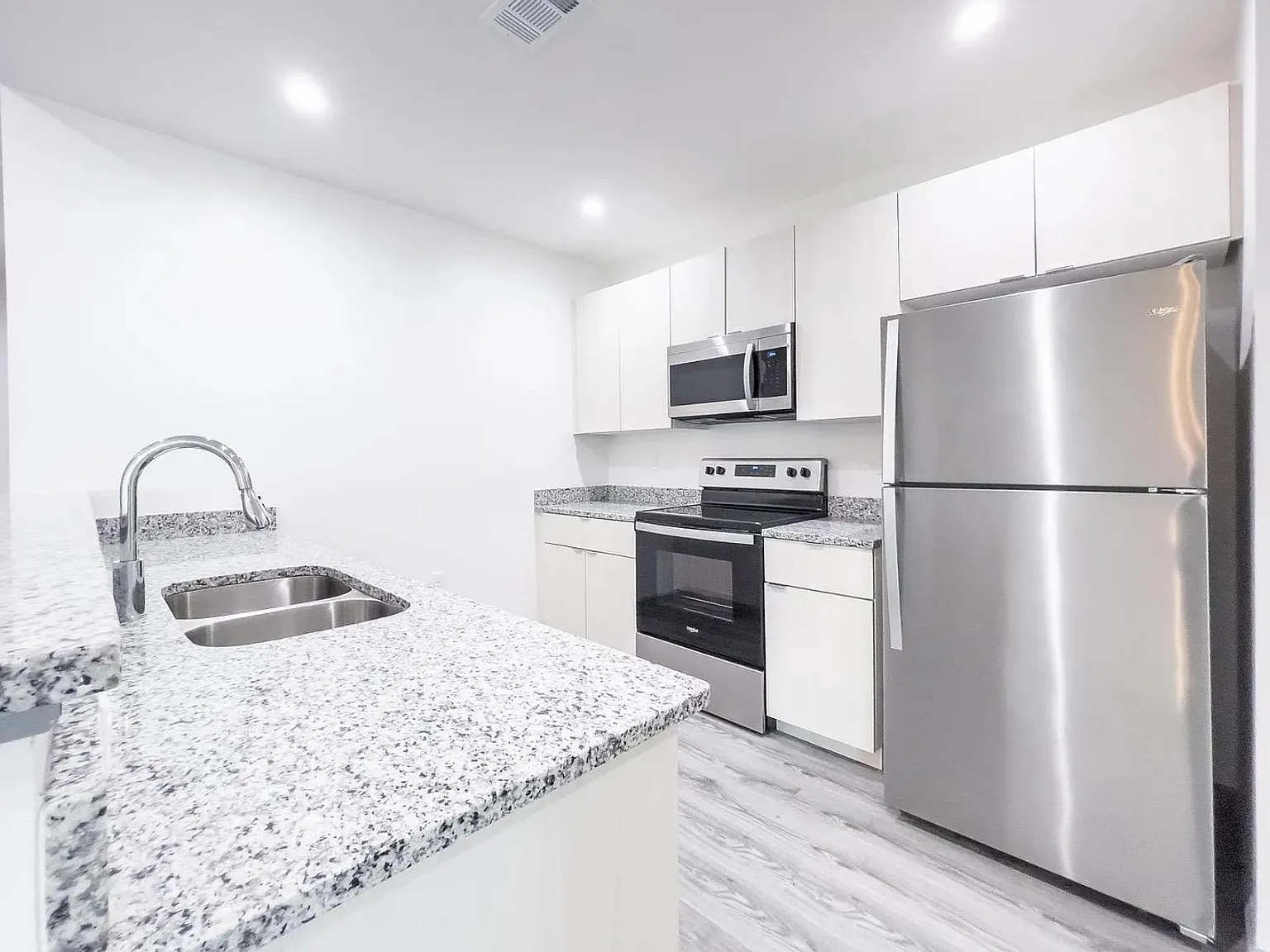 2 bed, 1100 sqft, $1,595 — Photo 3