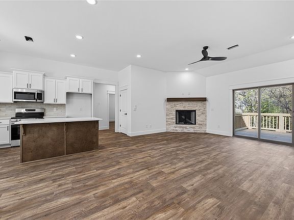2nd image of 28 York Dr