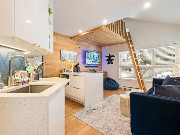 2170 Sarajevo Dr #4, Whistler, BC V8E 0B5