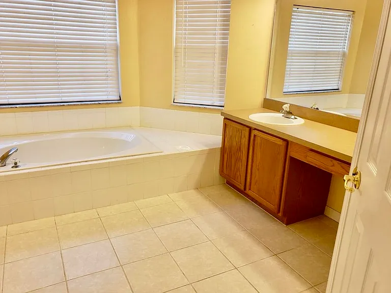 2483 Huron Cir — Photo 25