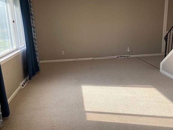 4th image of 212-214 Sunshine Dr