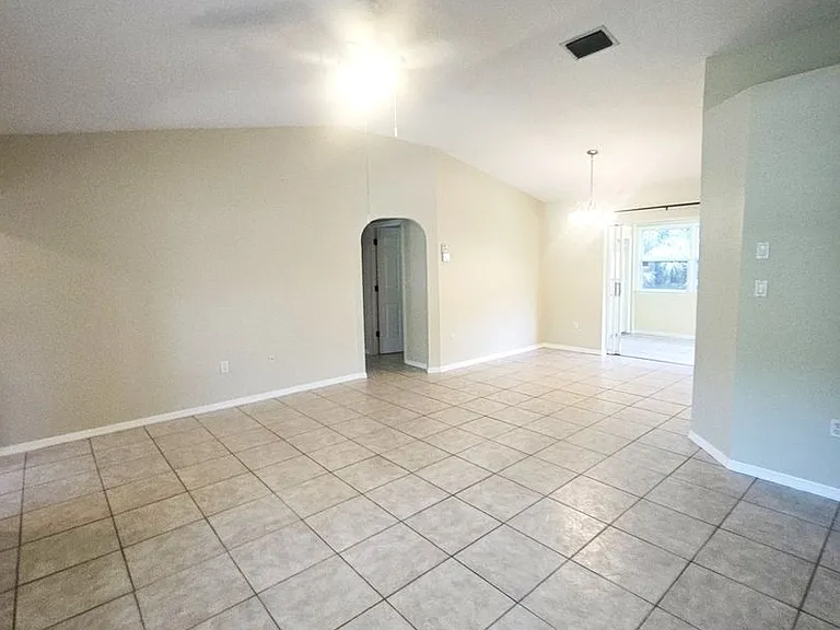 23123 Glen Ave — Photo 4
