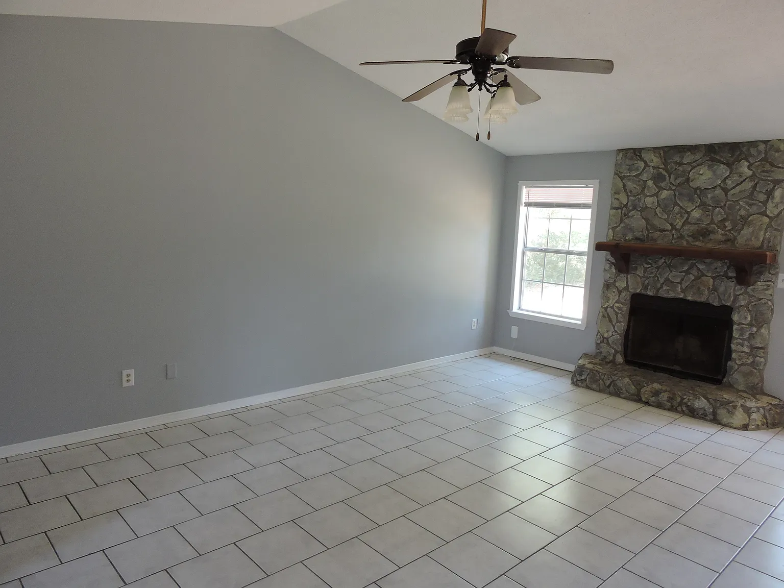 3 bed, 2.0 bath, $1,600 — Photo 3