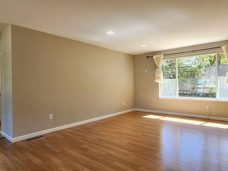 16811 NE 32nd St — Photo 16