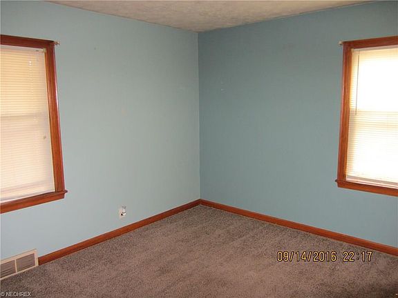 5th image of 329 Columbia Ave