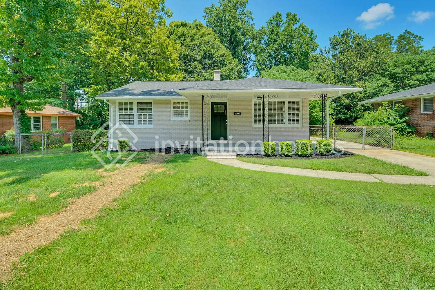 2828 Burbank Dr Charlotte, NC 28216 — Photo 1