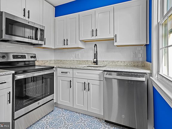 3rd image of 2705 Arlington Blvd N #201