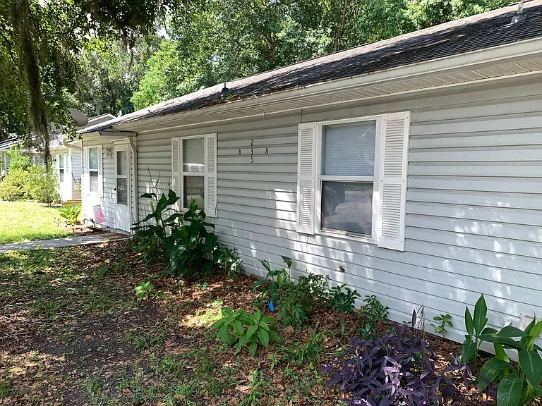 235 W Lakemont Dr — Photo 1