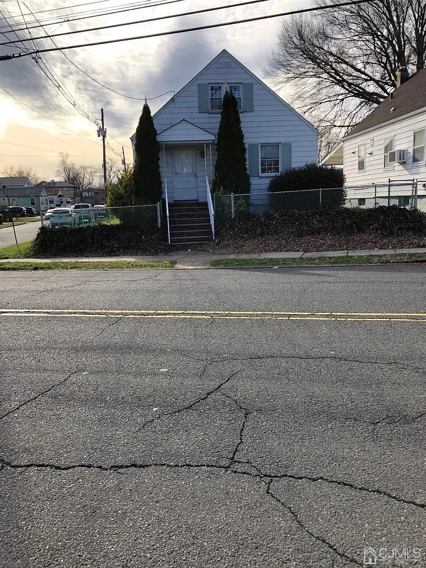 141 Middlesex Ave photo 1