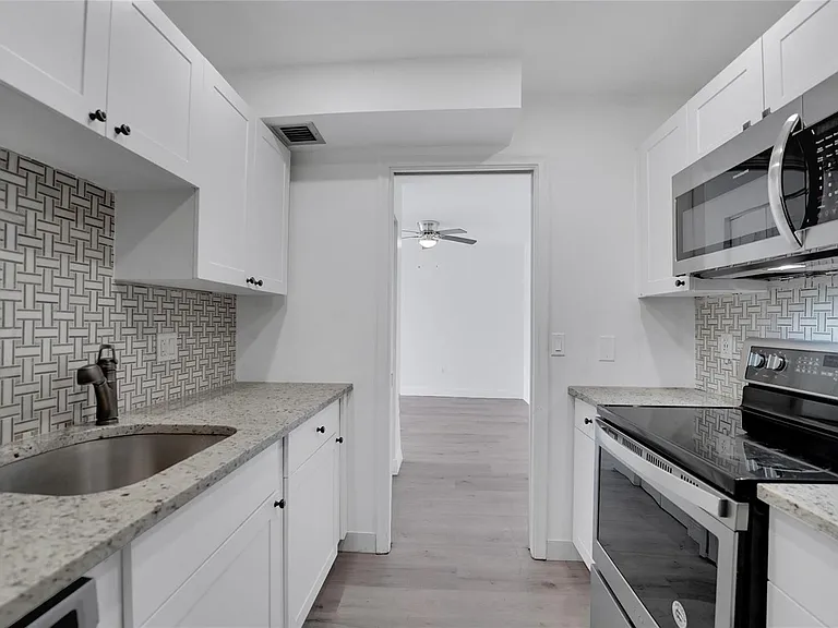 301 Croton Ave #302 — Photo 2