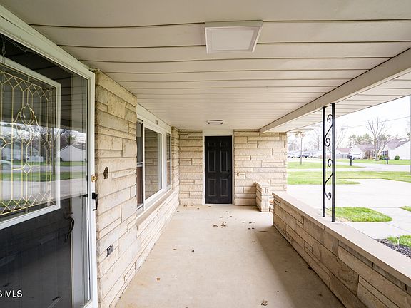 5th image of 1118 Emerald Rd