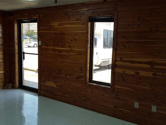 5th image of 3005 Hawkins Dr Ste 2