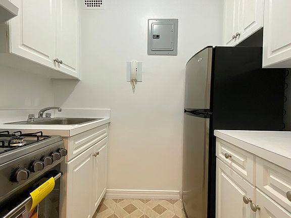 5th image of 200 E 15th St APT 9l
