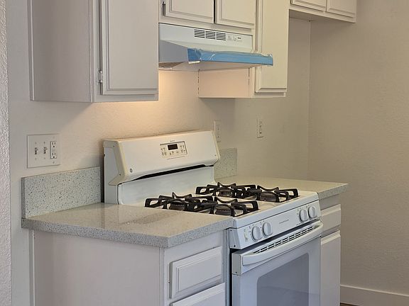 5th image of 121 Wiseman Way APT D