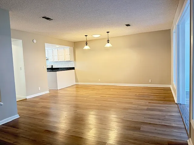 3 bed, 2.5 bath, 1728 sqft, $1,495 — Photo 4