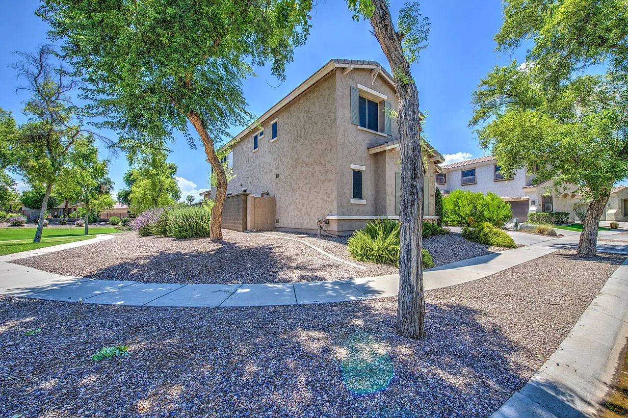 5 bed, 3228 sqft, $3,800 — Photo 2