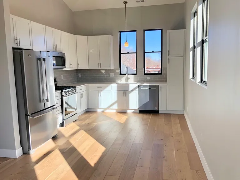 2949 Broadway St #2 — Photo 11