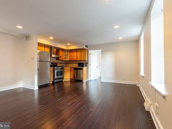 3rd image of 1600 Frankford Ave APT 2