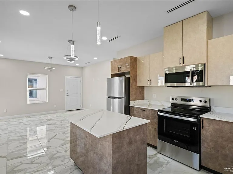 405 N Onyx Ave #2 — Photo 8