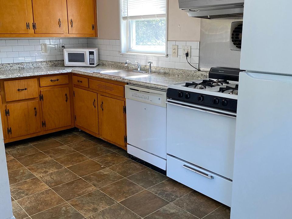1st image of 89 Catherine St #2