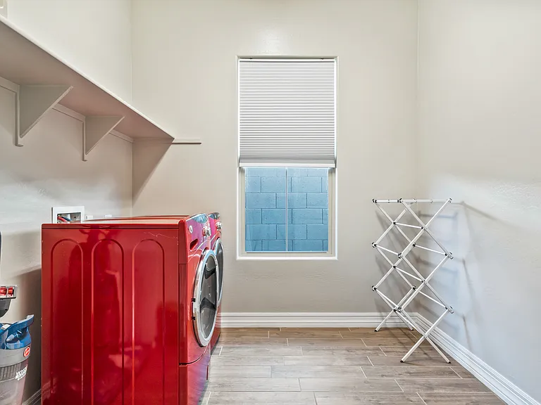 4061 S Emerald Dr — Photo 31