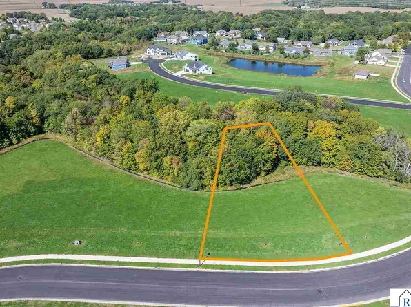 2125 Deerwood Dr, Mankato, MN 56003