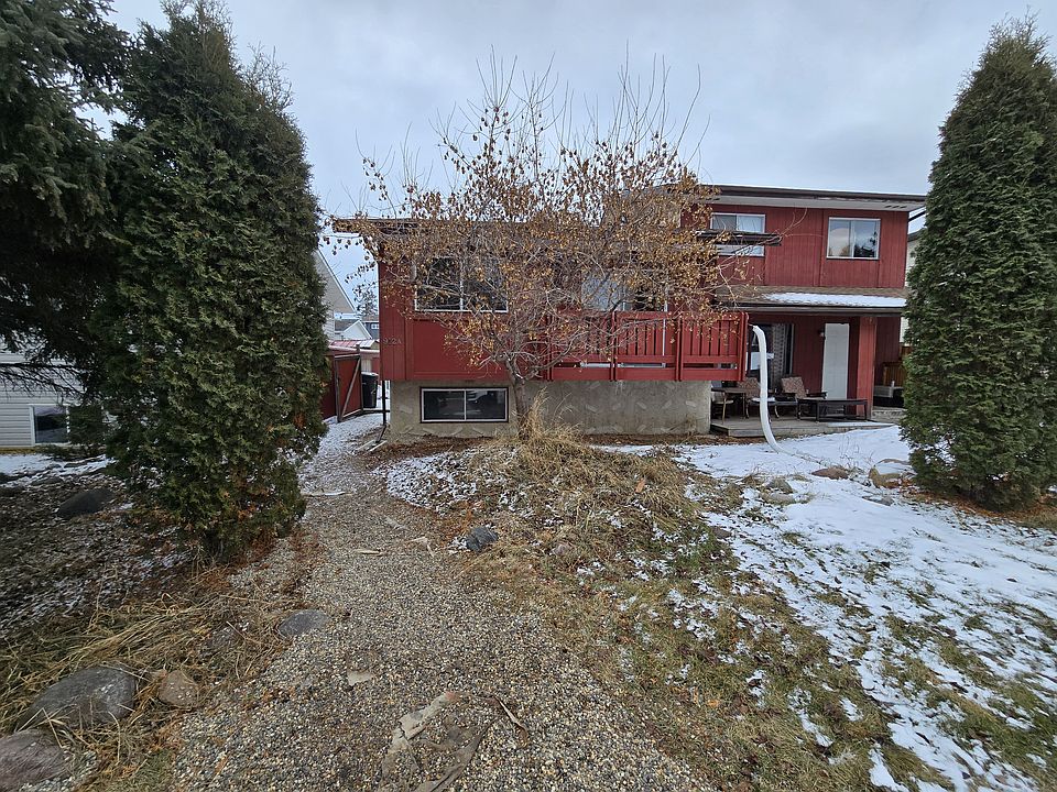 1st image of 912 9th St