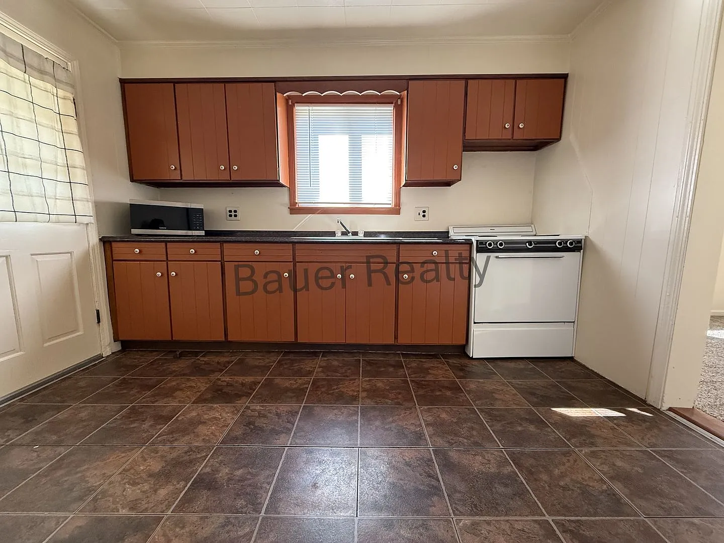 J Becker Lease Only — Photo 4