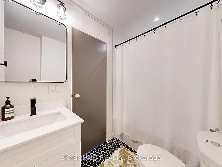 2104 Queen St E #B — Photo 19