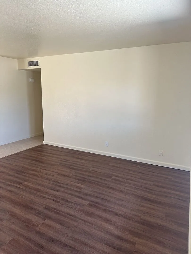 Unfurnished Long Term Rental — Photo 4